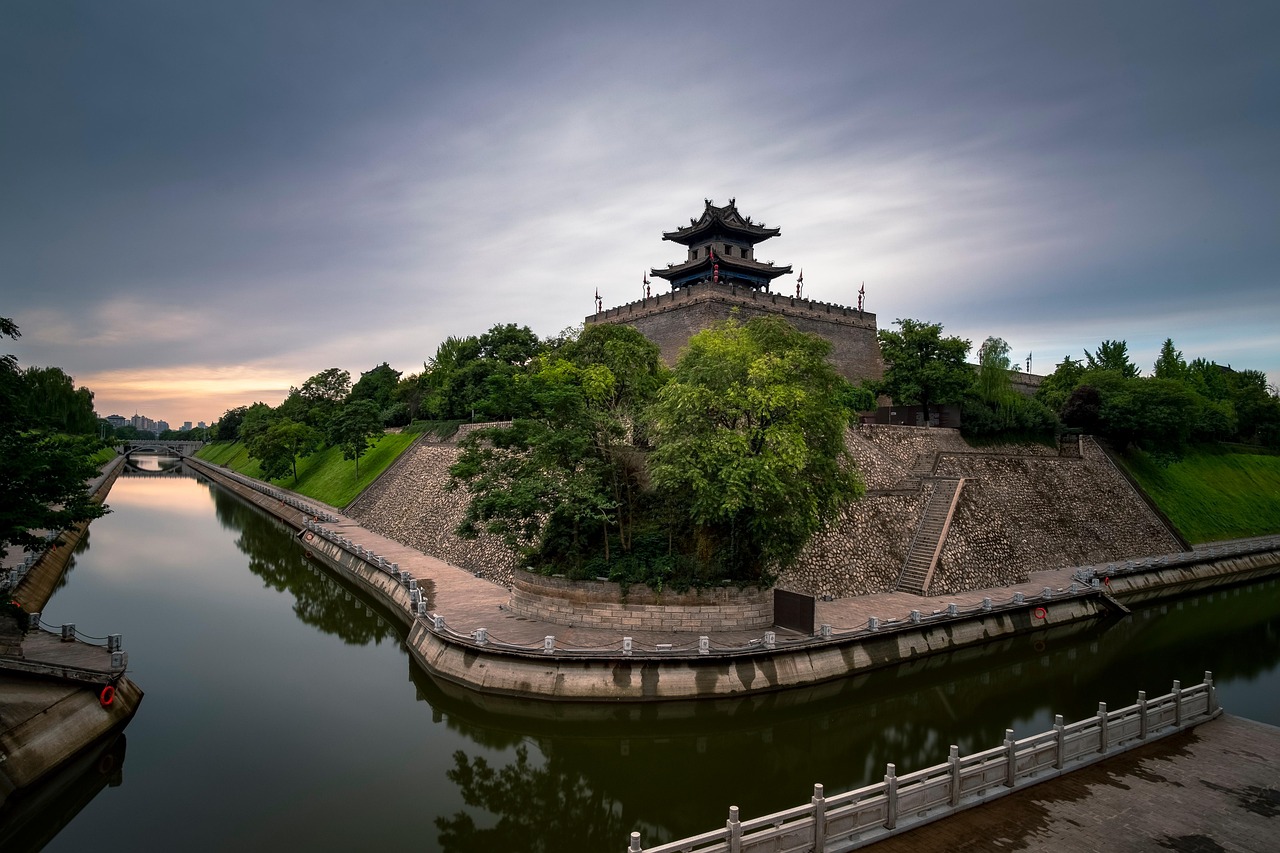 钟楼夜景航拍 · Bell Tower Aerial at Night
