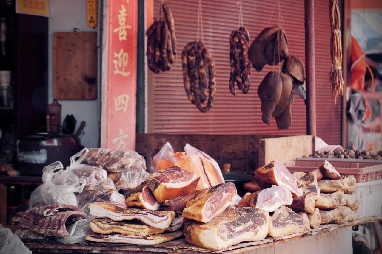 红肠老铺 · A Century-Old Deli