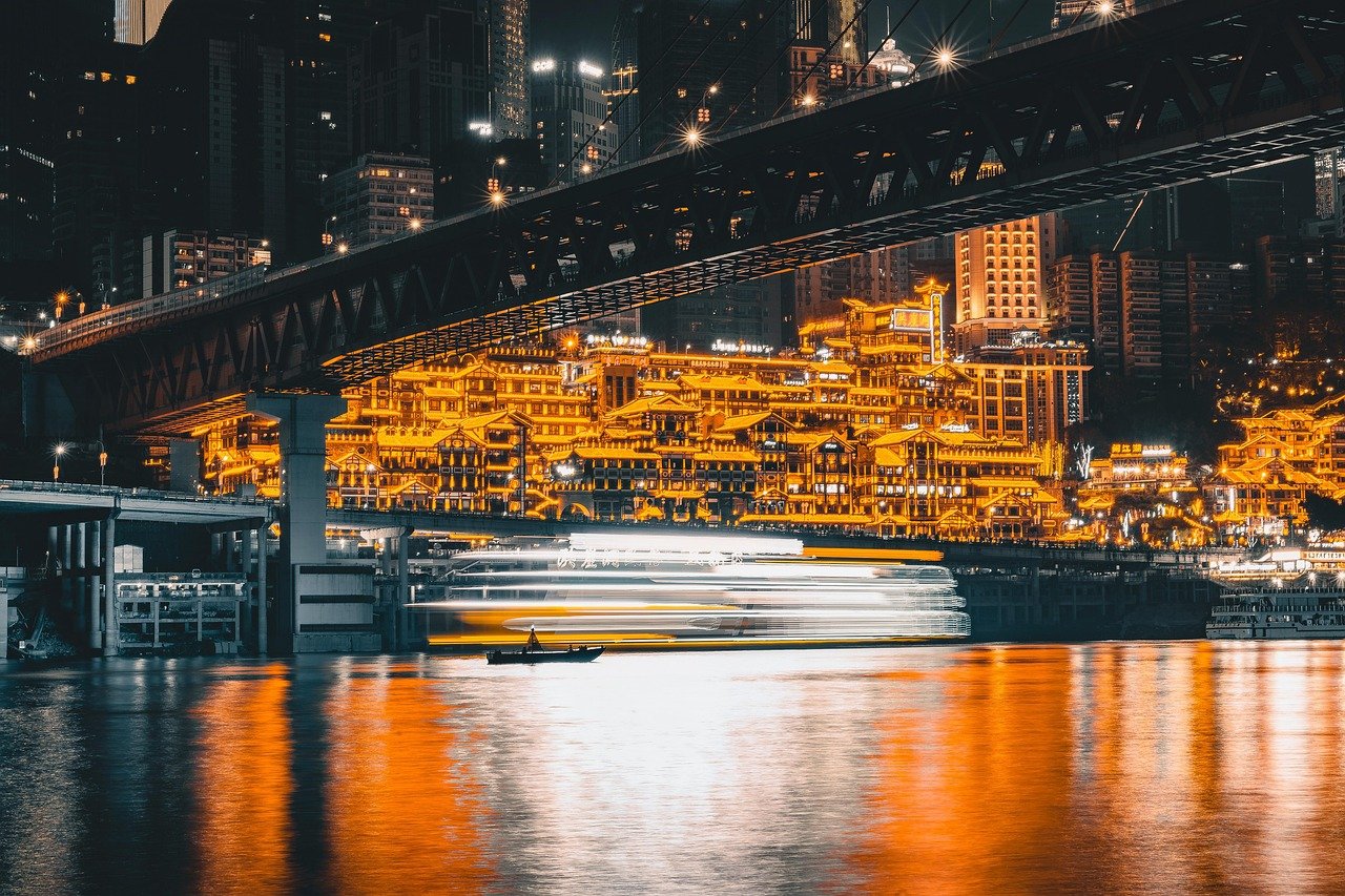 洪崖洞夜景 · Hongyadong Night View