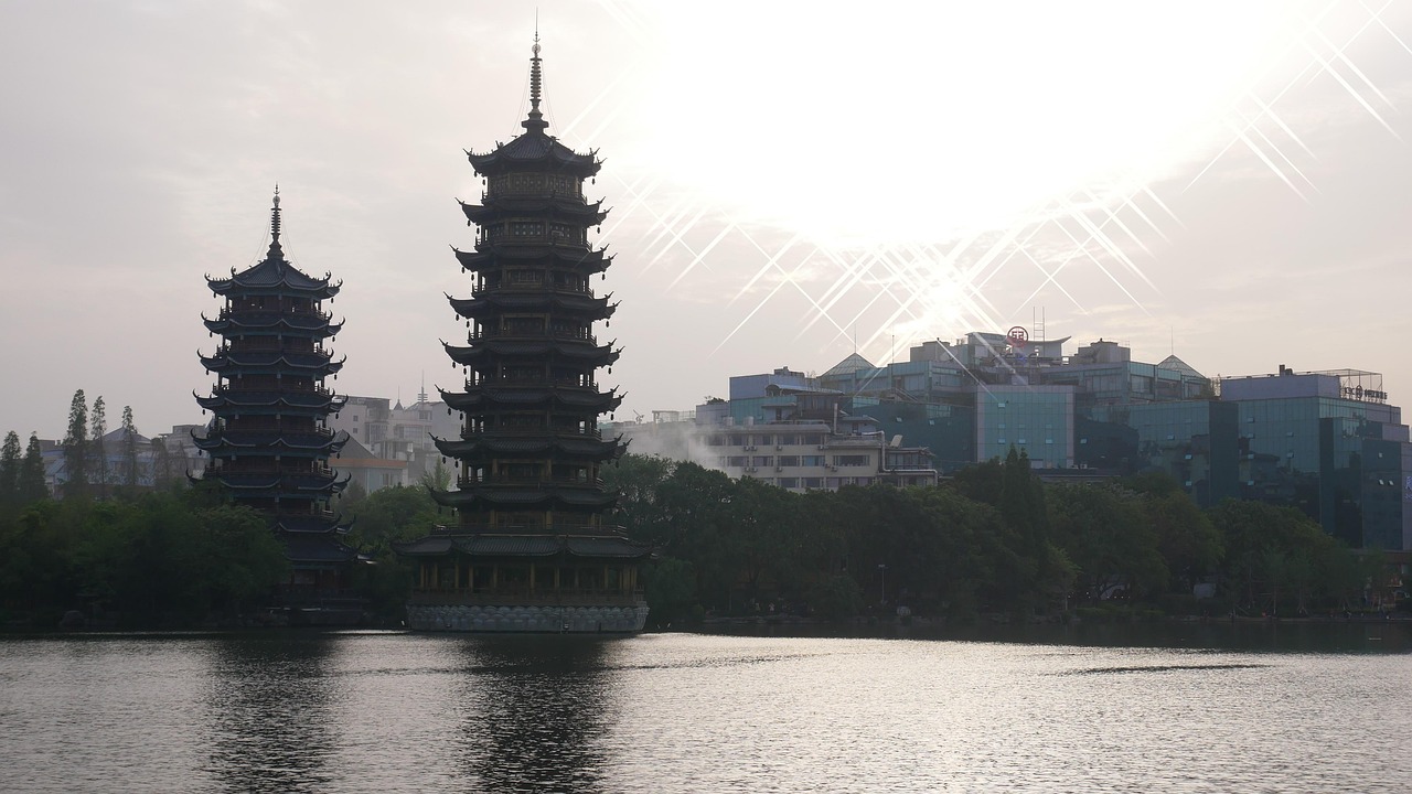 日月双塔 · Sun & Moon Pagodas