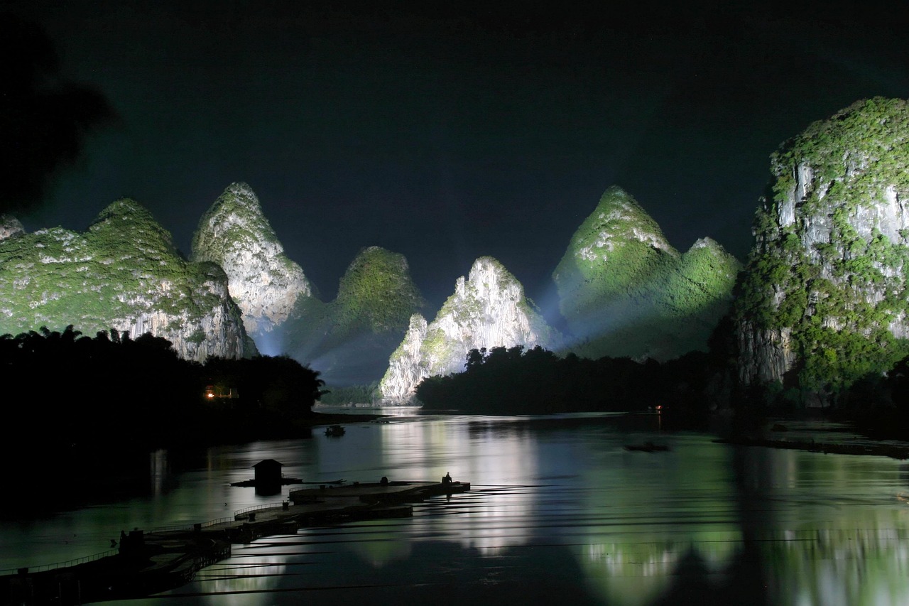 象鼻山 · Elephant Trunk Hill