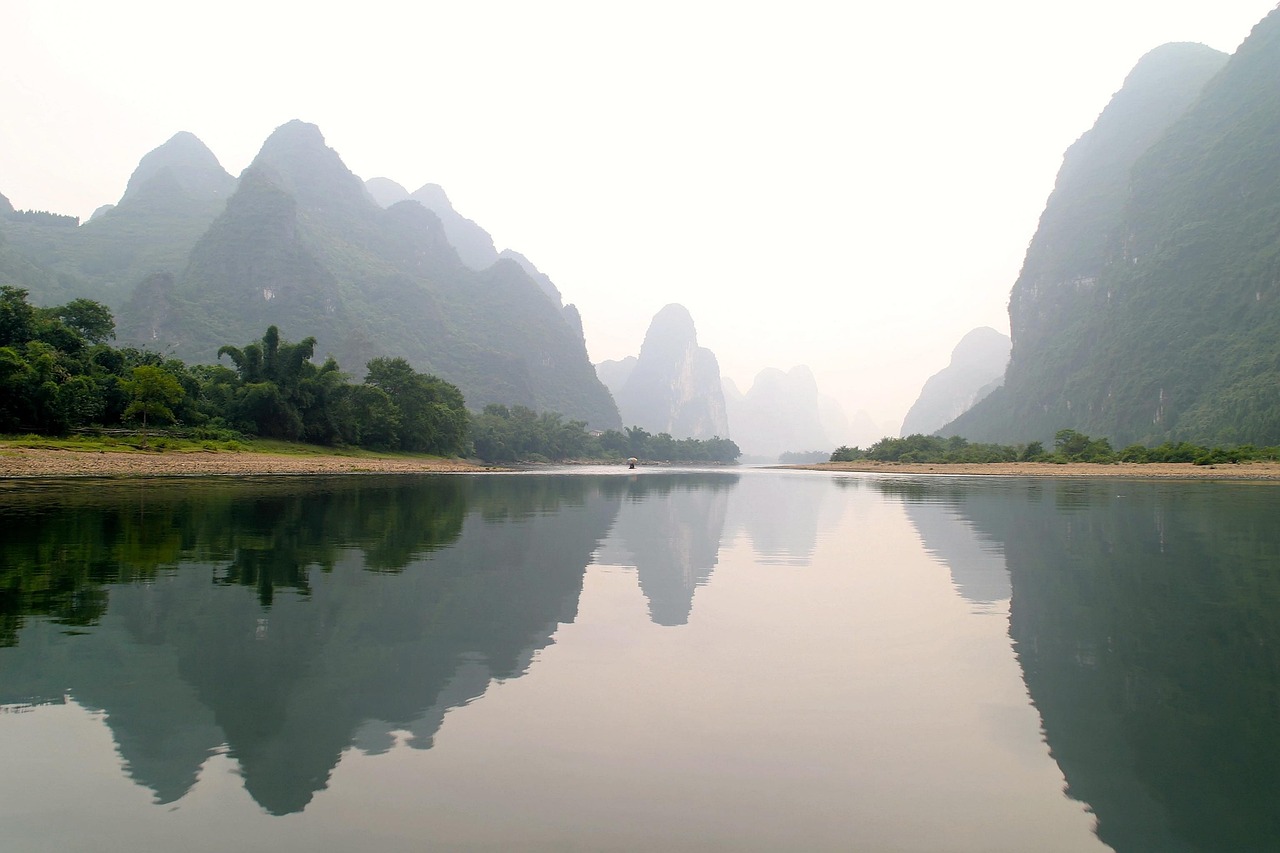 喀斯特峰林 · Karst Peaks