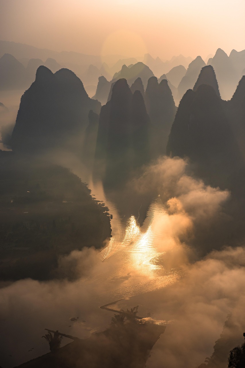 喀斯特峰林 · Karst Peaks