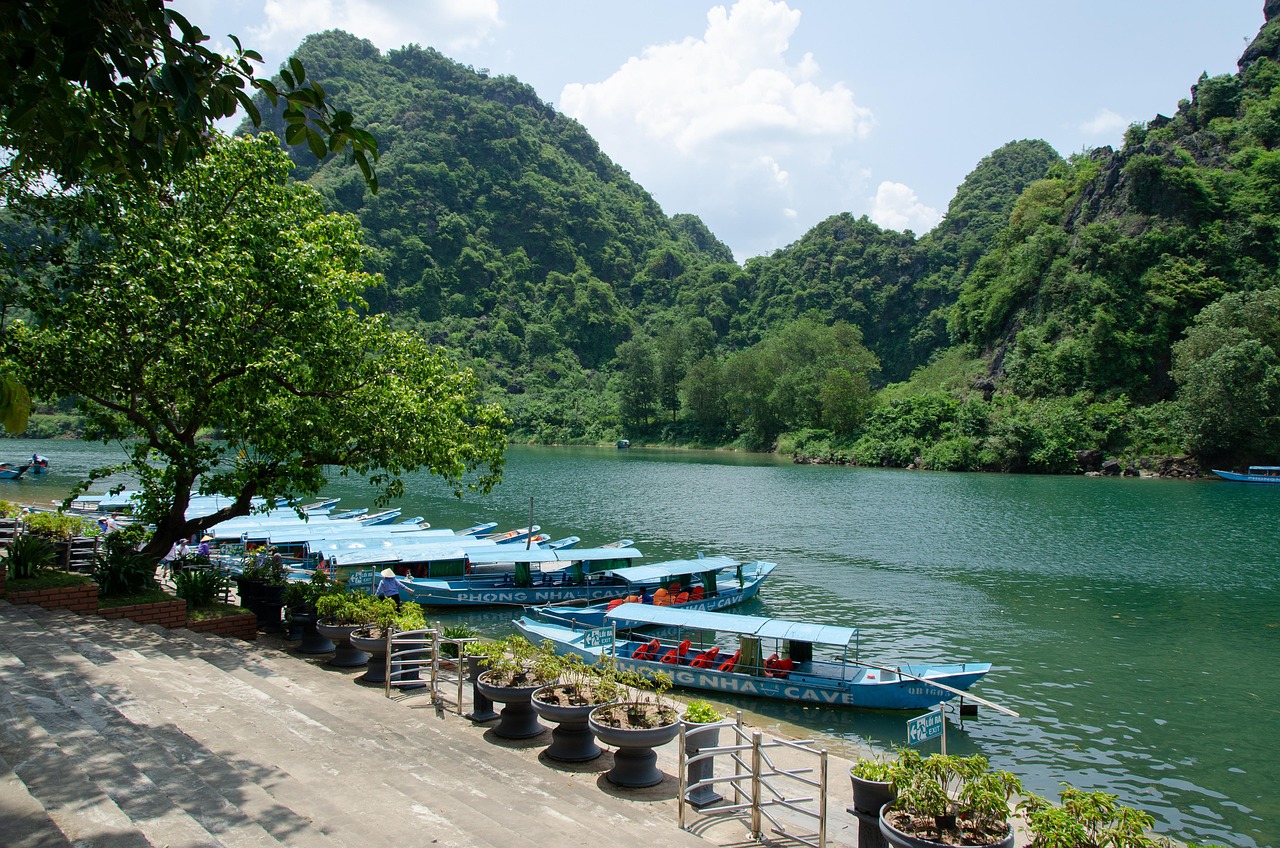喀斯特峰林 · Karst Peaks