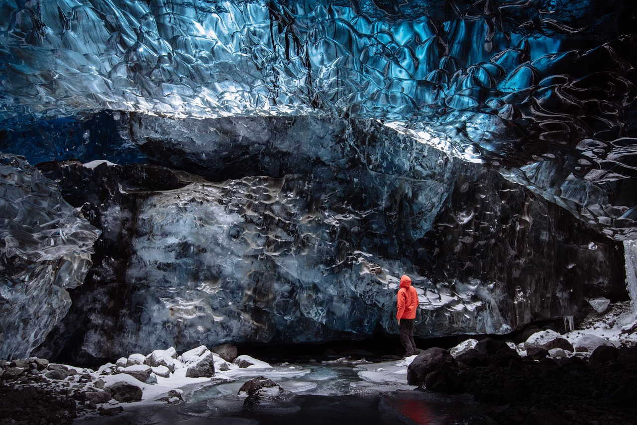 芦笛岩溶洞 · Reed Flute Cave