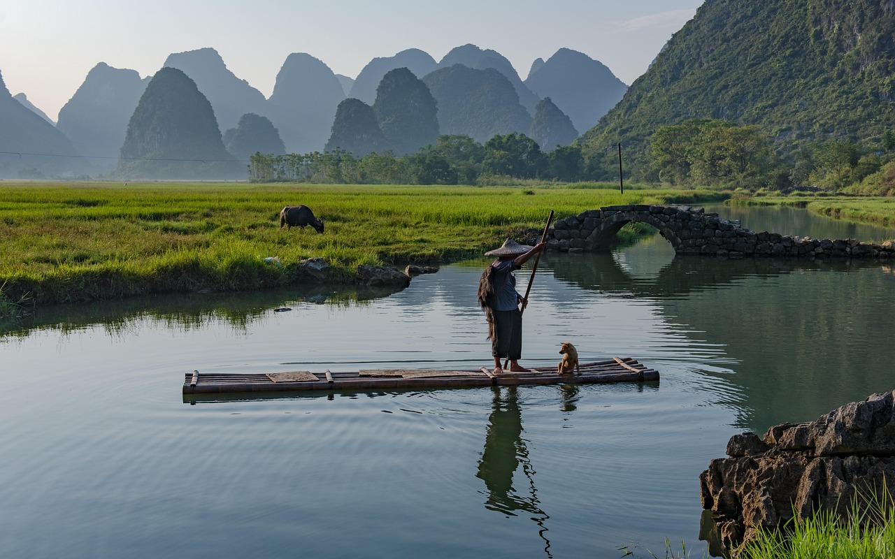 遇龙河竹筏石桥 · Yulong River Raft & Stone Bridge