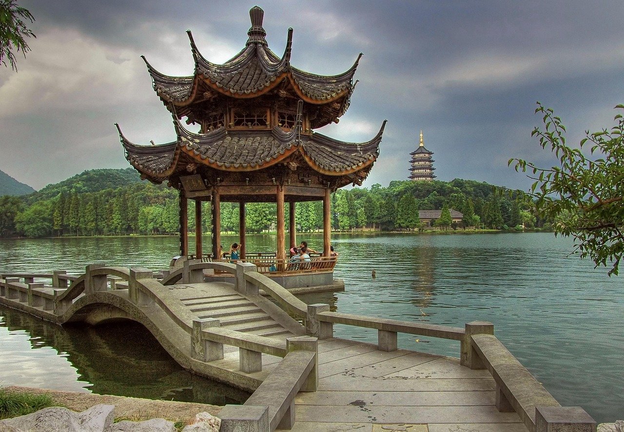 西湖集贤亭与雷峰塔 · Jixian Pavilion & Leifeng Pagoda