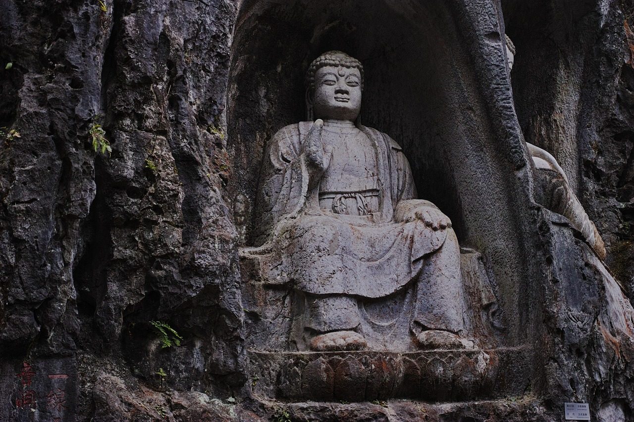 飞来峰造像 · Feilaifeng Carvings