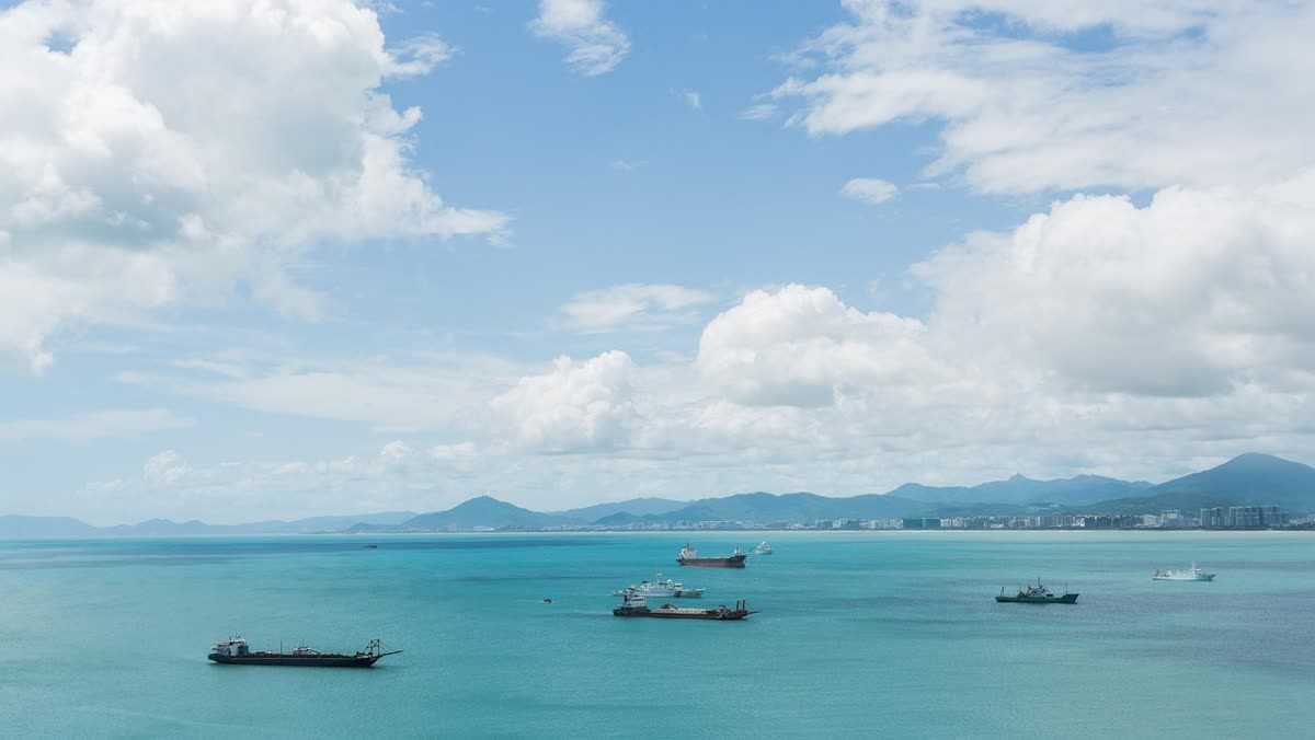 游艇碧湾 · Yachts in the Bay